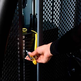 Сведение/Разведение ног сидя E-7021. Стек 95 кг.
