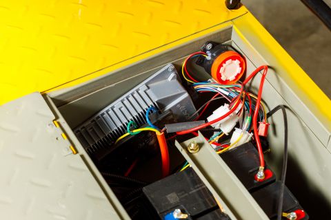 Платформенная электротележка OMA Electric SK2000 (48V 20Ah)